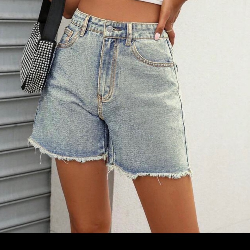 New Never Worn High-Waist Frayed Hem Denim Shorts - Light Blue